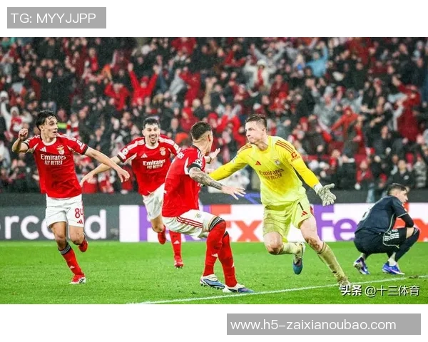 莱万状态火热欧冠赛场10场12球领跑射手榜金靴在望